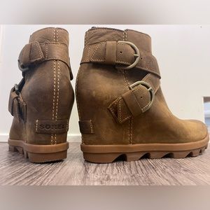 🟤🟤❄️❄️BRAND NEW Size 7 SOREL Joan Of Arctic Wedge II Buckle